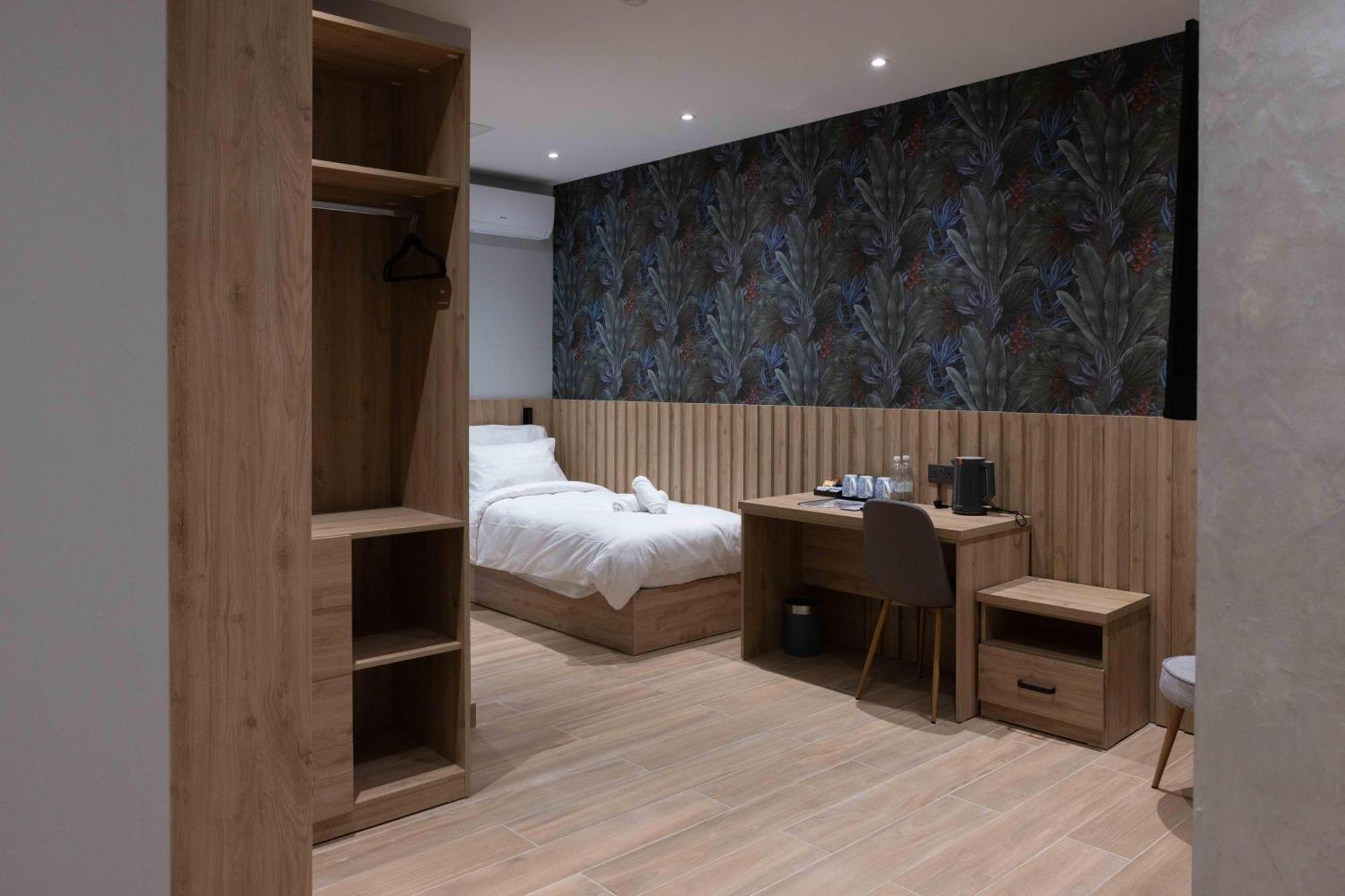 University Boutique Rooms Msida Bagian luar foto